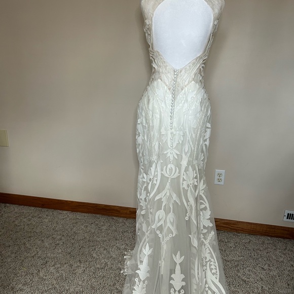 Everly Bride wedding dress size 8. New! - Picture 3 of 16